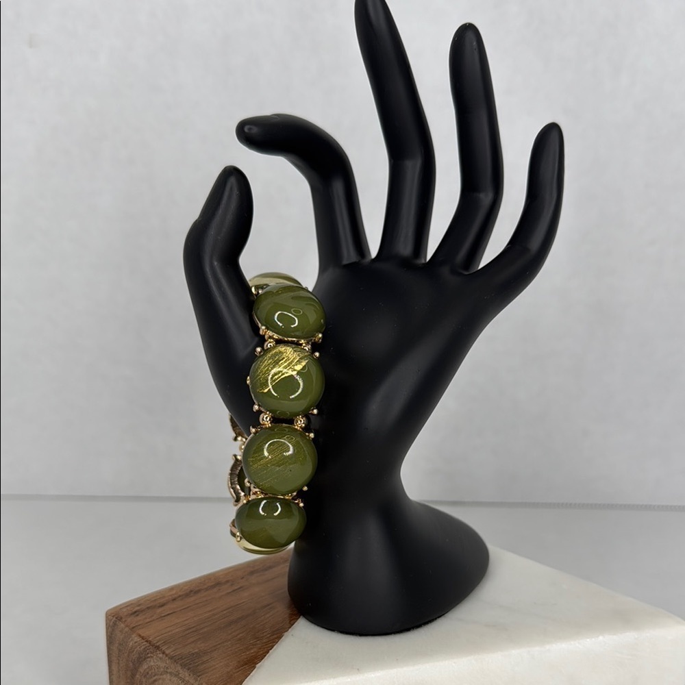 Estate Vintage-Inspired Green Stone and Gold Bracelet Lot C23